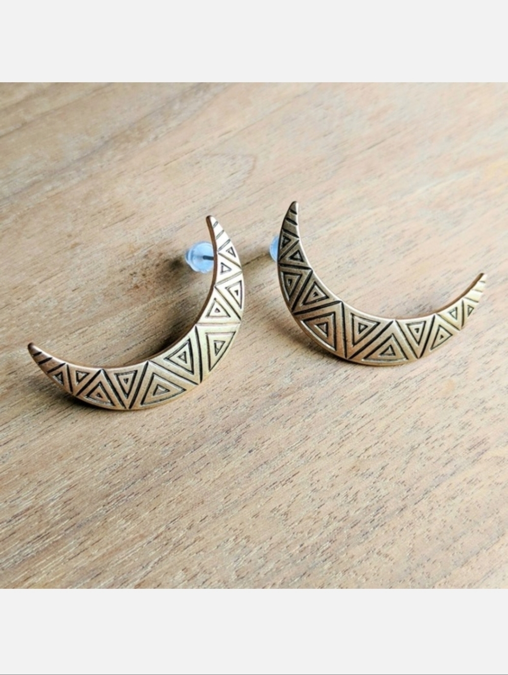 NWT 18k Gold Plate Etched Crescent Moon Earrings
